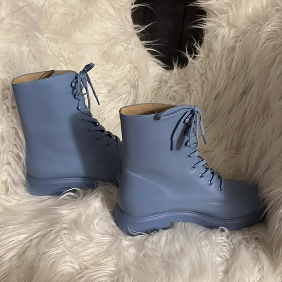 Stuart Weitzman MCKENZEE BOOTIE Leather Combat Cornflower Baby Blue Size 7.5B - Picture 5 of 9